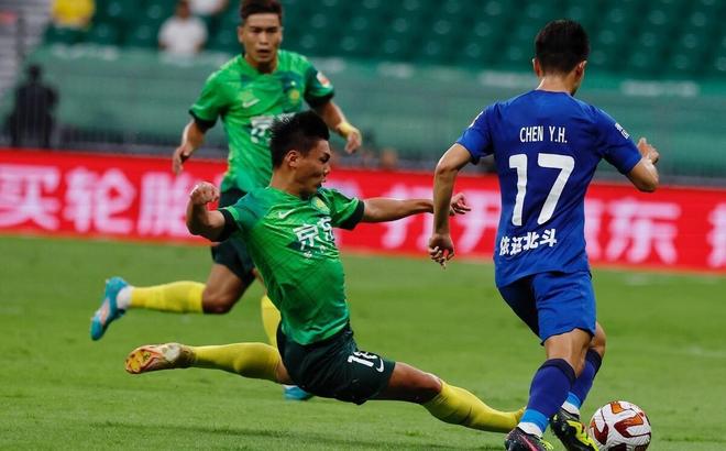 雷速体育- 拉力赛常规赛焦点战：齐鲁雄狮队翻盘庐州雷豹队，外线火力全开。球迷期待下一战