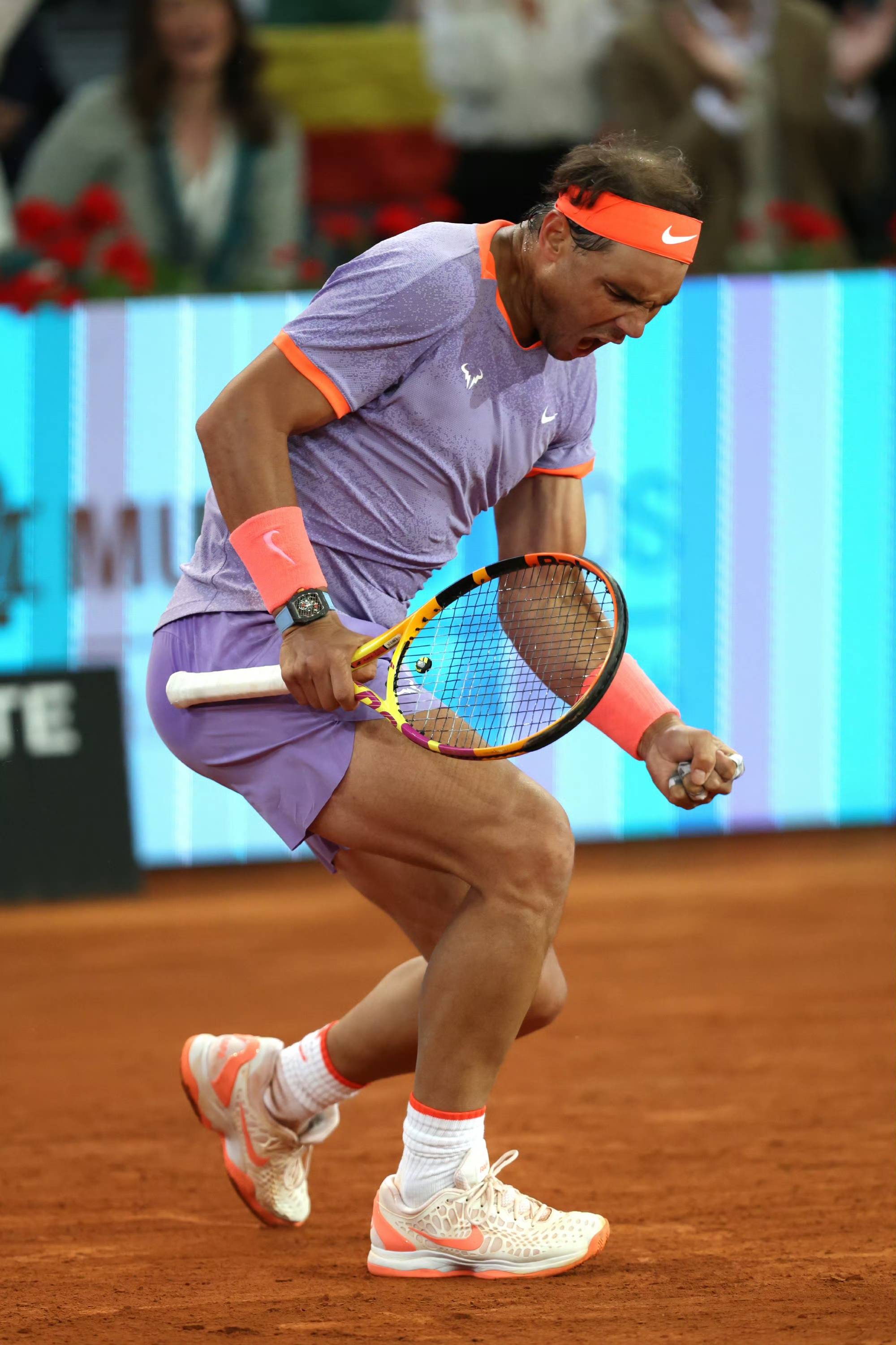 雷速体育-关于纳达尔在切尔西比赛中反败为胜，反败为胜引发热议！观众掌声雷动的信息