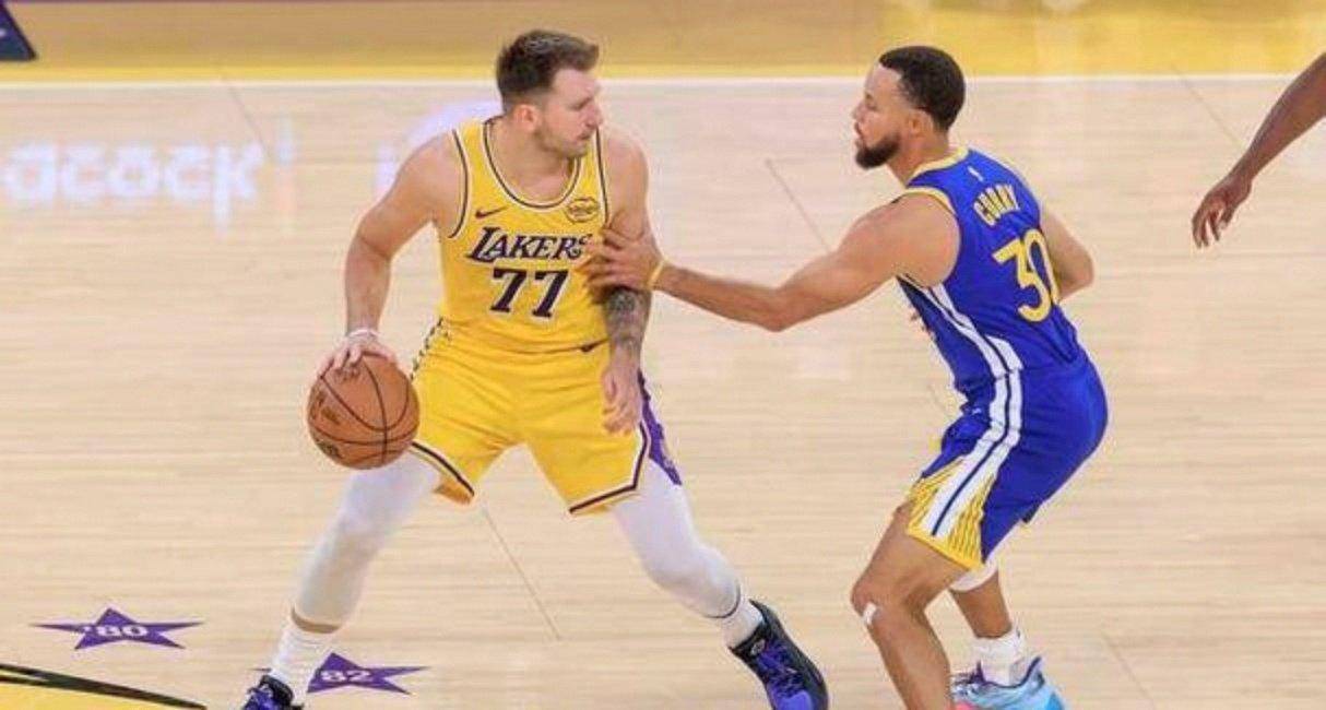 雷速- 库里关键节点精彩发挥,fpx带队取胜了吗 