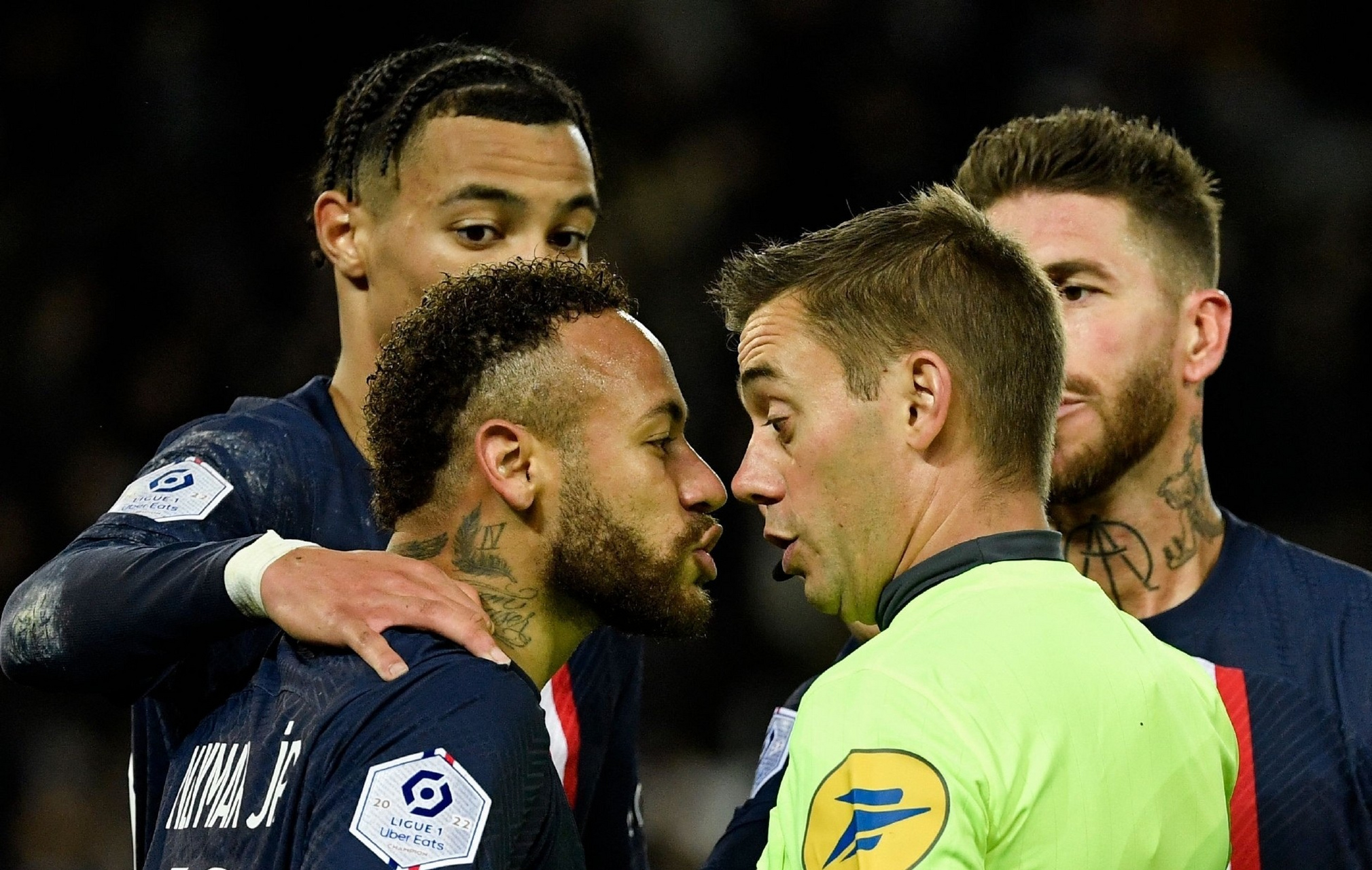 雷速-包含内马尔赛事官方发布比分优势明显新规，皇家马德里争议不断！的词条